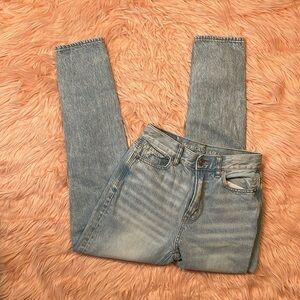 American Eagle Light‎ Wash Distressed High Rise Mom Jean Size 00